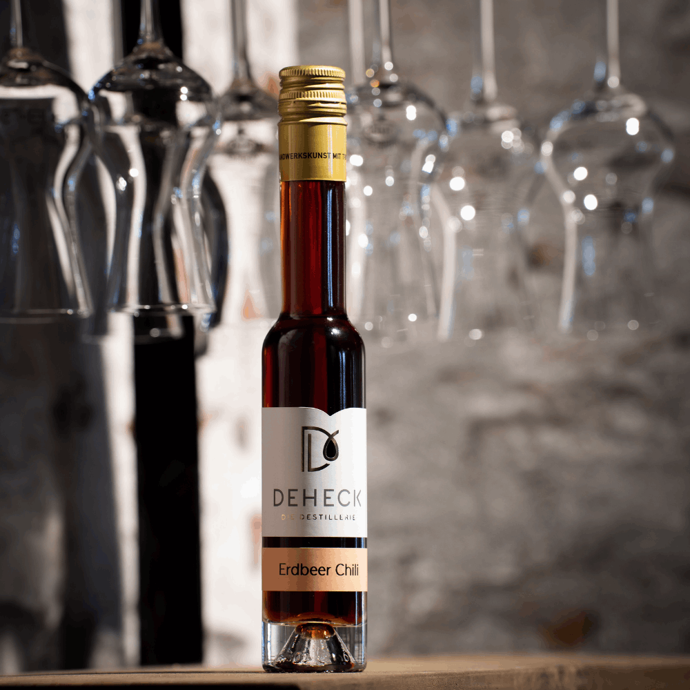 Erdbeer Chili Likör in 100 ml Flasche von der Destillerie und Likörmanufaktur Deheck