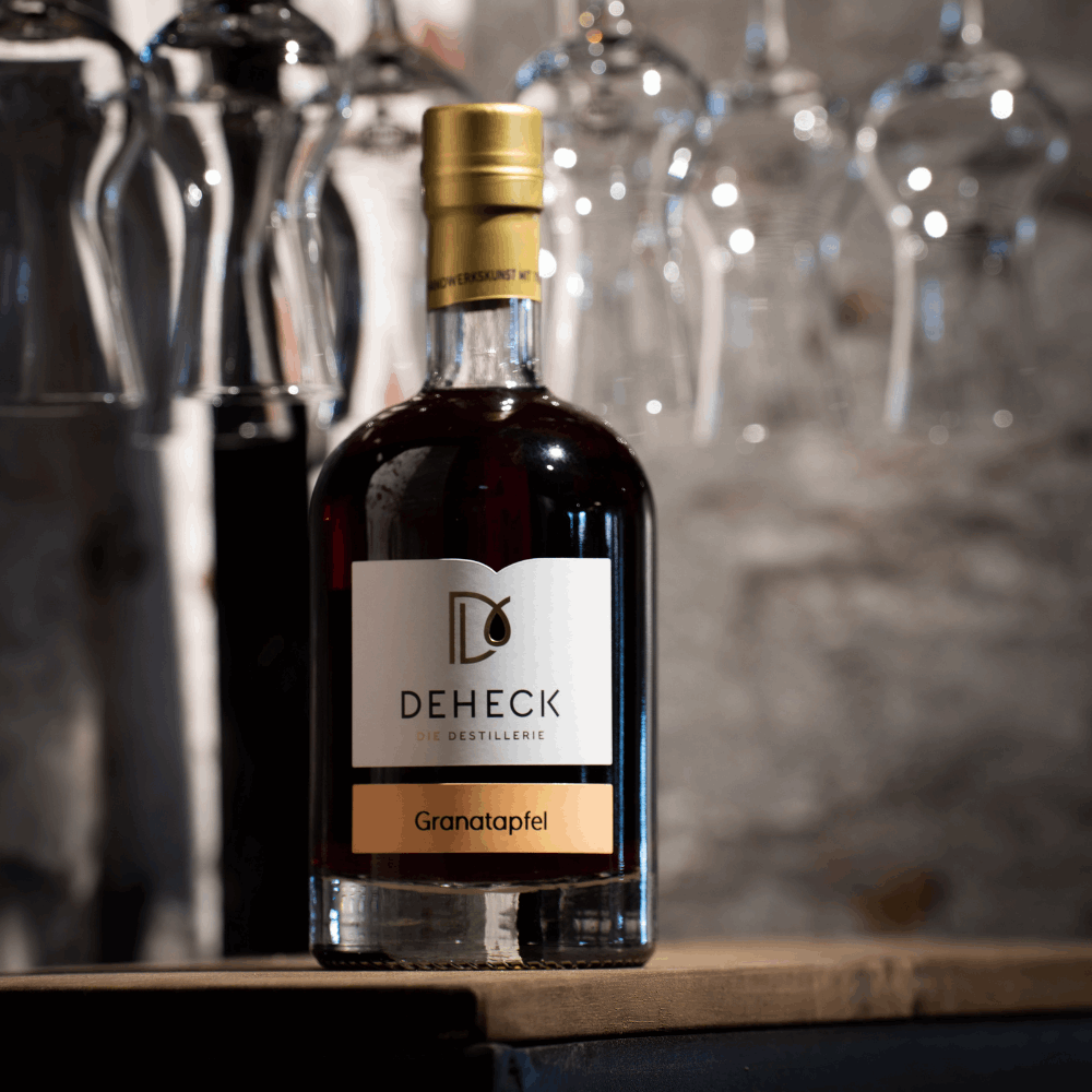 Granatapfel Likör in 500 ml Flasche von der Destillerie und Likörmanufaktur Deheck