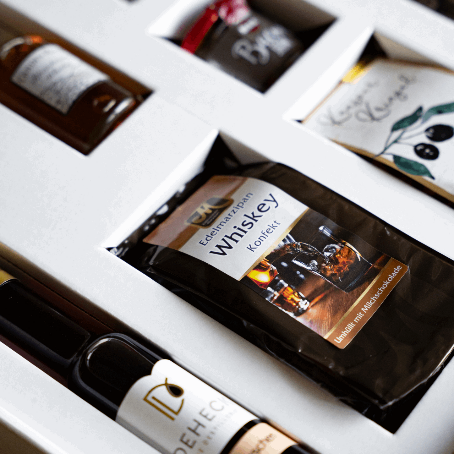 Deheck Whisky Set mit schokoladigem Whisky Konfekt und edlem Wildkirschen Likör mit Whisky verfeinert