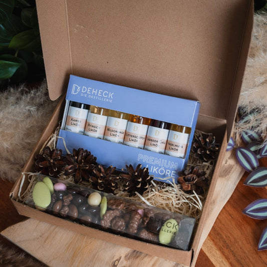 kleines Weihnachtsgeschenk mit Mini-Likör Tasting Set & Gau-Odernheim Feinkost Schoko-Mix von Deheck