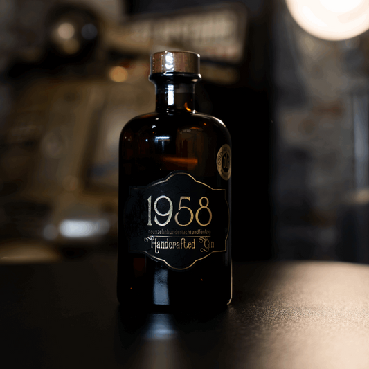 1958 Dry Gin in 500 ml Flasche von der Destillerie und Likörmanufaktur Deheck