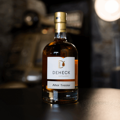 Alter Trester Spirituose in 500 ml Flasche von der Destillerie und Likörmanufaktur Deheck
