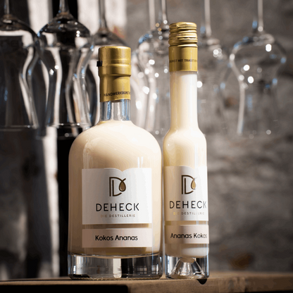 Ananas Kokos Rum Likör in verschiedenen Flaschen von der Destillerie und Likörmanufaktur Deheck