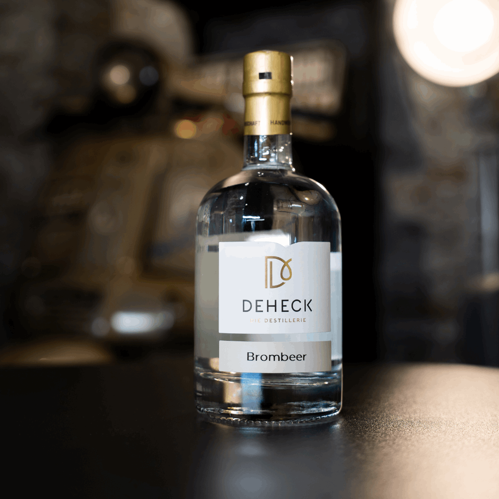 Brombeere Spirituose in 500 ml Flasche von der Destillerie und Likörmanufaktur Deheck