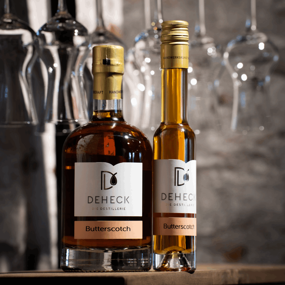 Butterscotch Whisky Likör in verschiedenen Flaschen von der Destillerie und Likörmanufaktur Deheck