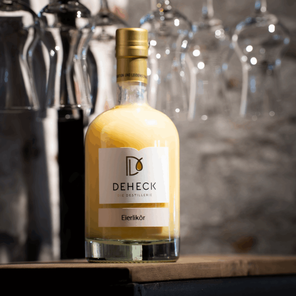 Eierlikör in 500 ml Flasche von der Destillerie und Likörmanufaktur Deheck