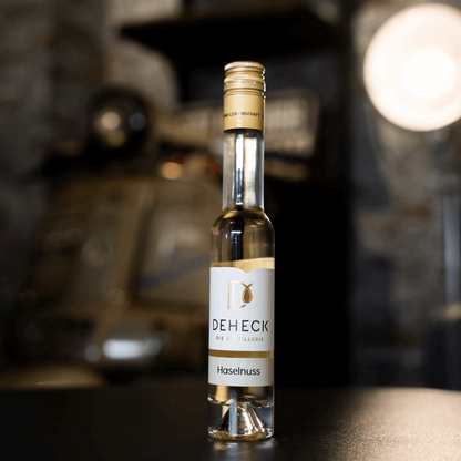 Haselnuss Spirituose in 100 ml Flasche von der Destillerie und Likörmanufaktur Deheck