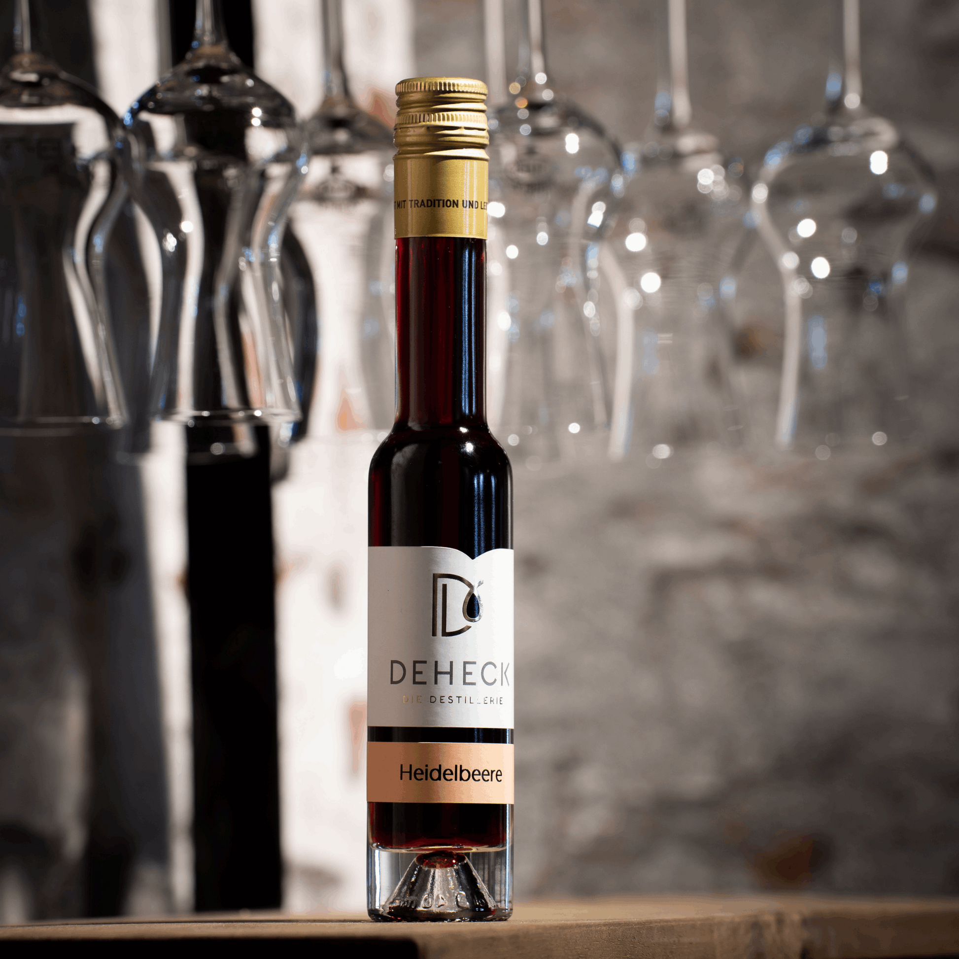 Heidelbeer Likör in 100 ml Flasche aus der Destillerie und Likörmanufaktur Deheck