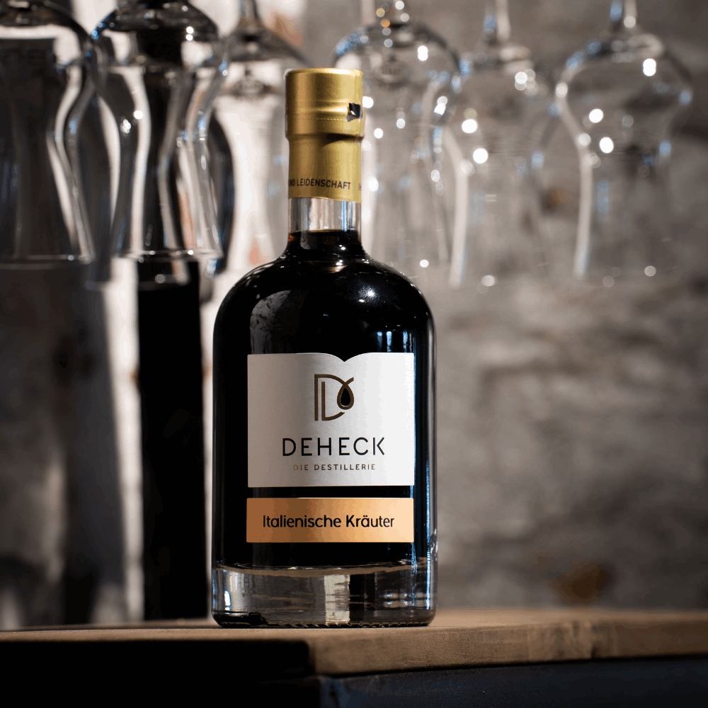 Italienische Kräuter Likör in 500 ml Flasche aus der Destillerie und Likörmanufaktur Deheck