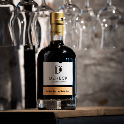 Italienische Kräuter Likör in 500 ml Flasche aus der Destillerie und Likörmanufaktur Deheck