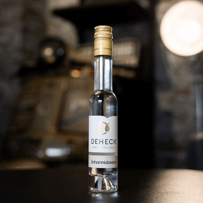 Johannisbeere Spirituose in 100 ml Flasche von der Destillerie und Likörmanufaktur Deheck