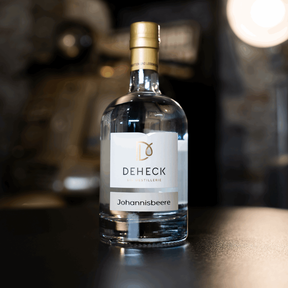 Johannisbeere Spirituose in 500 ml Flasche von der Destillerie und Likörmanufaktur Deheck