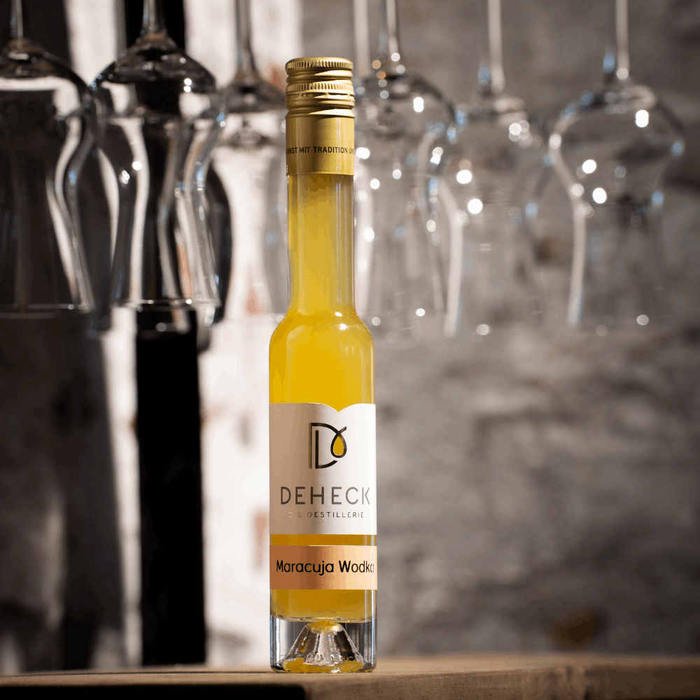 Maracuja Wodka Likör in 100 ml Flasche von der Destillerie und Likörmanufaktur Deheck