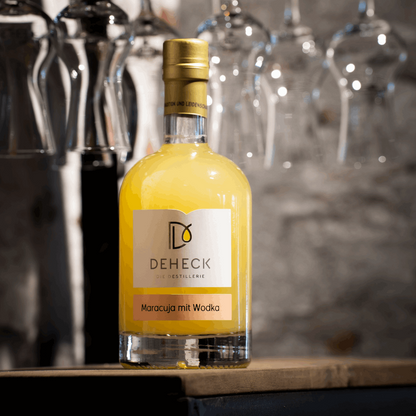 Maracuja Wodka Likör in 500 ml Flasche von der Destillerie und Likörmanufaktur Deheck