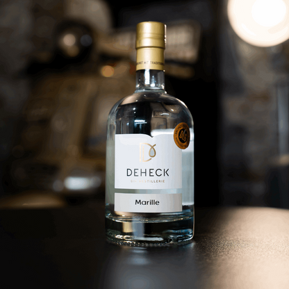 Marillen Spirituose in 500 ml Flasche von der Destillerie und Likörmanufaktur Deheck