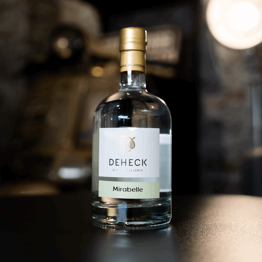 Mirabellen Spirituose in 500 ml Flasche von der Destillerie und Likörmanufaktur Deheck
