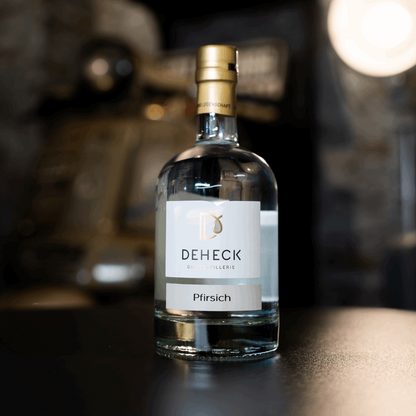 Pfirsich Spirituose in 500 ml Flasche von der Destillerie und Likörmanufaktur Deheck