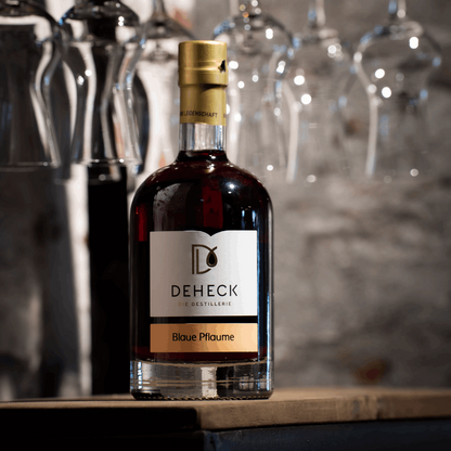 Pflaumen Likör in 500 ml Flasche von der Destillerie und Likörmanufaktur Deheck