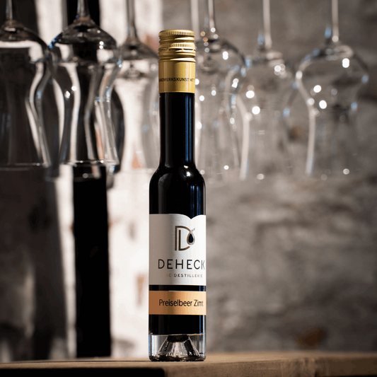 Preiselbeer Zimt Likör in 100 ml Flasche von der Destillerie und Likörmanufaktur Deheck