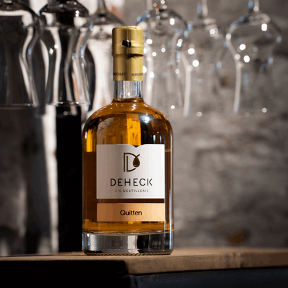 Quitten Likör in 500 ml Flasche von der Destillerie und Likörmanufaktur Deheck