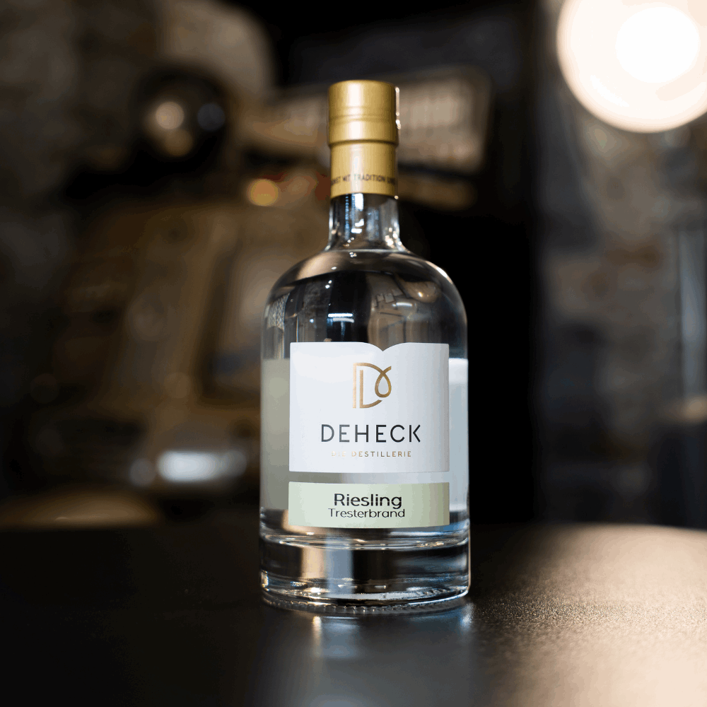 Riesling Trester Spirituose in 500 ml Flasche von der Destillerie und Likörmanufaktur Deheck