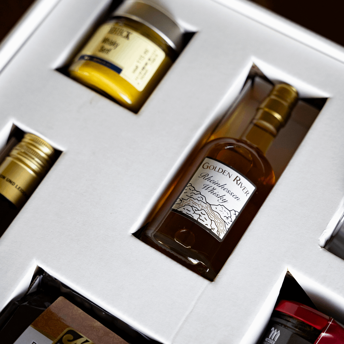 Das Herzstück der Deheck Whisky Schlemmerbox: Der edle Golden River Single Malt Whisky
