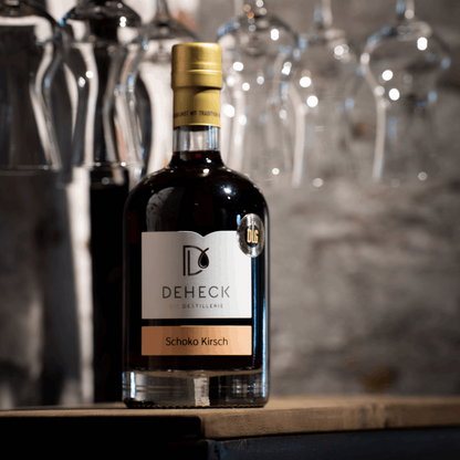 Schoko Kirsch Likör in 500 ml Flasche von der Destillerie und Likörmanufaktur Deheck