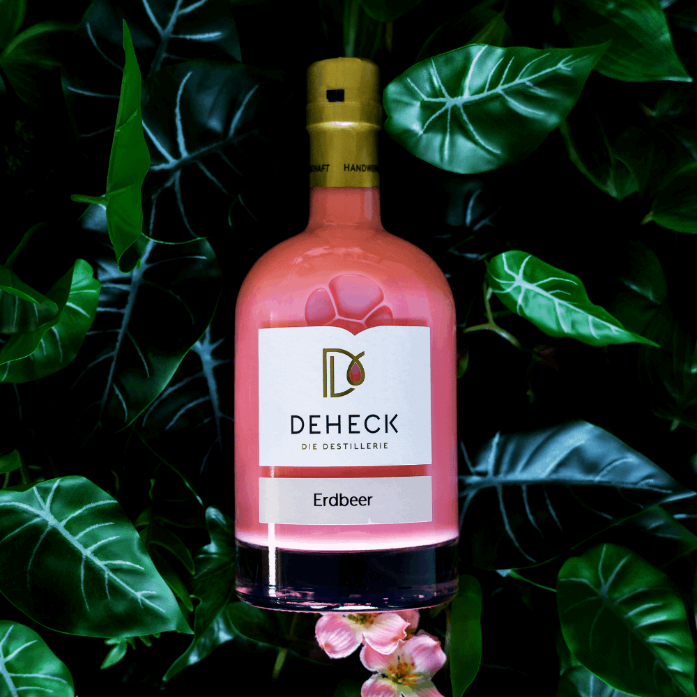 Geschmack top, Farbe top: Der Erdbeer Sahne Likör von Deheck in der 500 ml Flasche